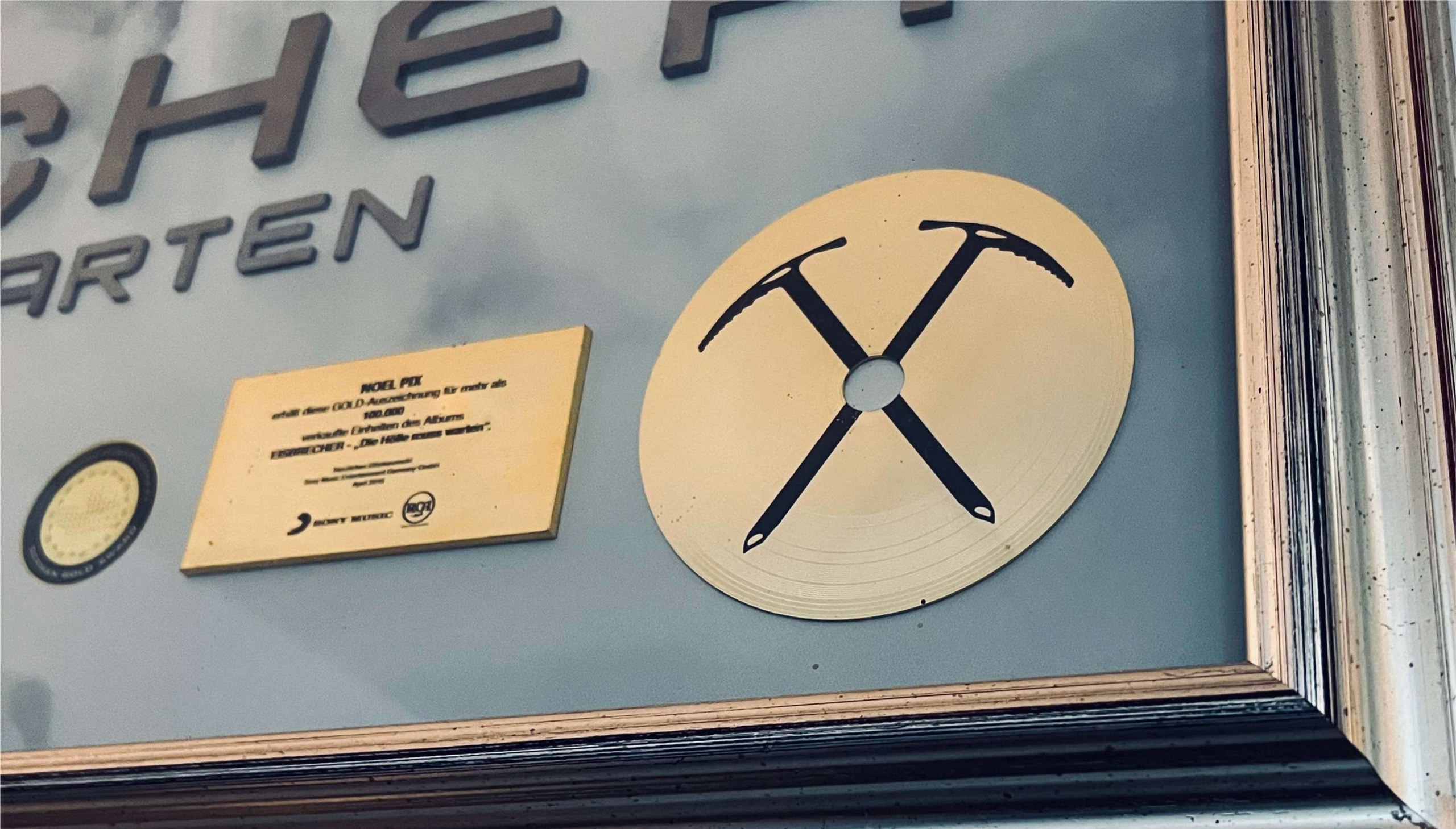 Gold award for the EISBRECHER album Die Hölle muss warten, presented to Noel Pix by Sony Music